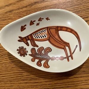 2-piece set of Studio Anna Australia Pottery – Hand-Painted Kangaroo Motif